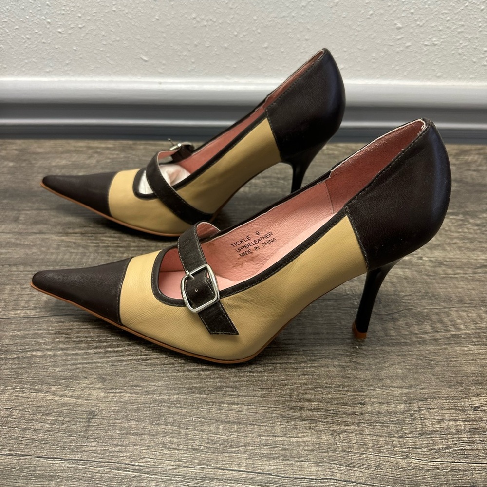 N.Y.L.A. Two-Tone Beige and Black Pointed Mary Jane Buckled 4” Pumps NWB - Picture 3 of 9